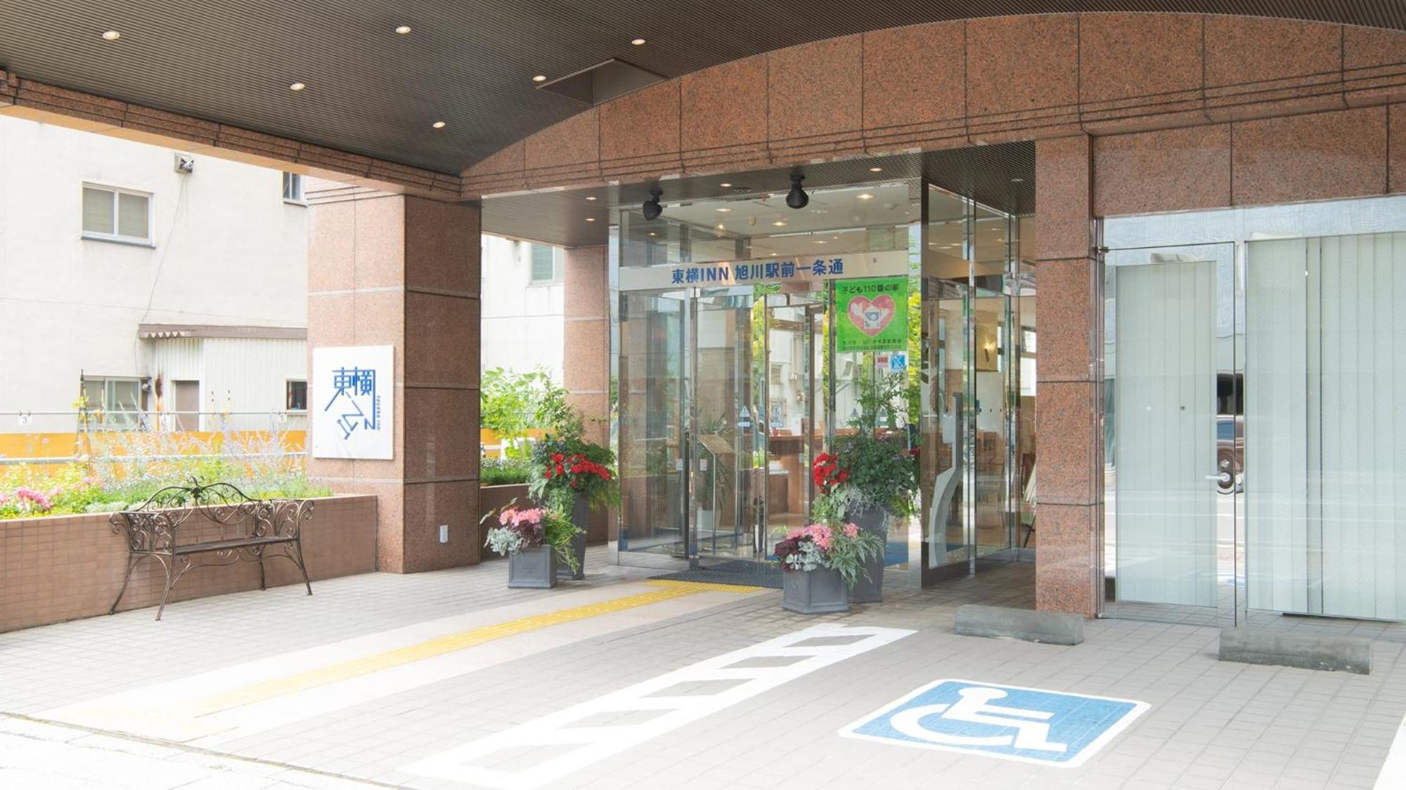 Toyoko Inn Hokkaido Asahikawa Ekimae Ichijo Dori Buitenkant foto