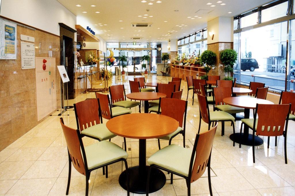 Toyoko Inn Hokkaido Asahikawa Ekimae Ichijo Dori Buitenkant foto